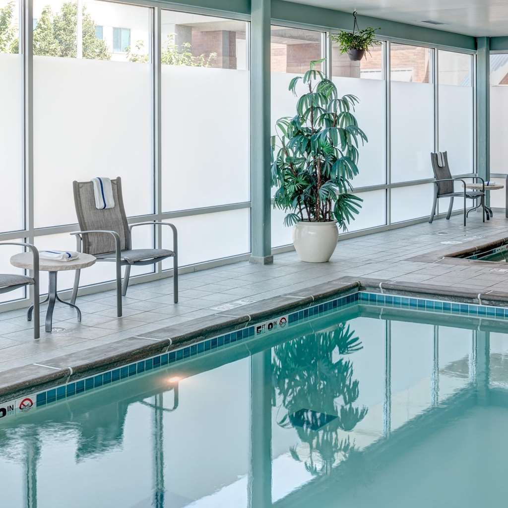 Hotel Hampton & At Forest Park 3*